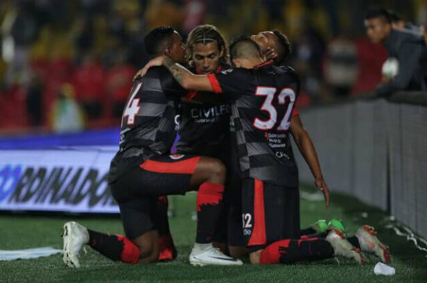 296941_cucutacelebra_110219twcucutae.jpg