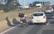 Motociclista muere atropellado por camión luego de discutir con un conductor