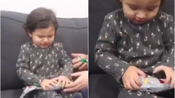 20220_Niña recibe un banano de Navidad / Foto: captura de video 20220_Niña recibe un banano de Navidad / Foto: captura de video
