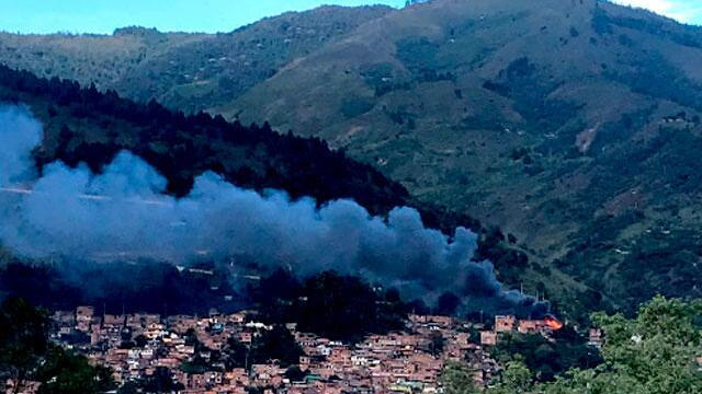 Incendio en el sector de Villatina, en Medellín, destruyó tres casas y dejó una persona lesionada 