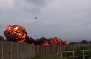Video: accidente de avión militar dejó una niña muerta en Italia