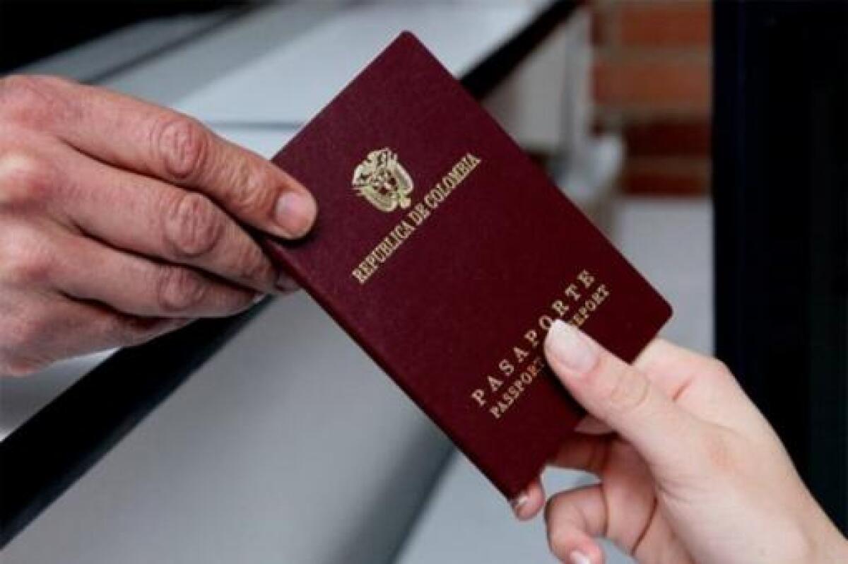 45852_BLU Radio. Pasaporte - Visa / Foto: Cancillería
