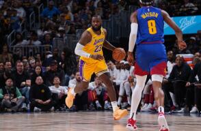 LeBron James, estrella de Los Ángeles Lakers, contra Denver Nuggets, en la NBA LeBron James, estrella de Los Ángeles Lakers, contra Denver Nuggets, en la NBA