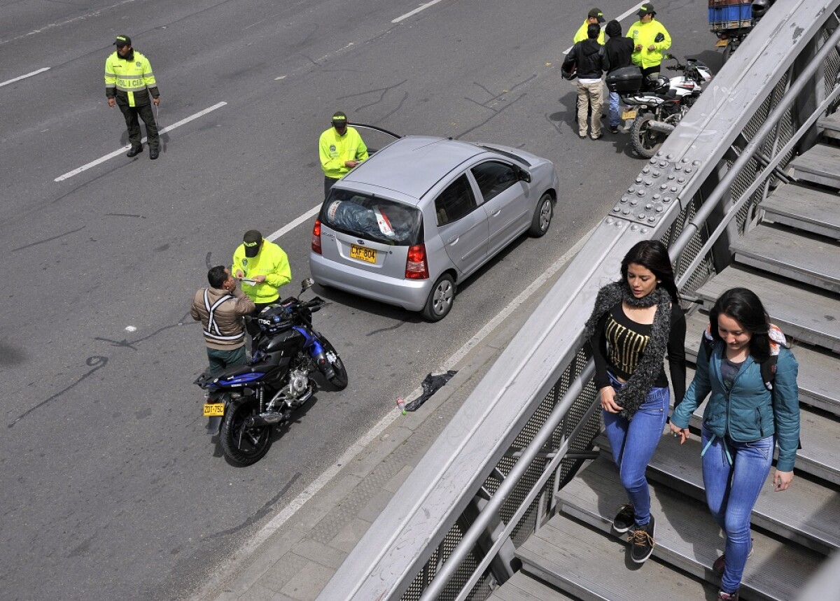 90329_BLU Radio, referencia transito / Foto: AFP
