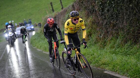 Jonas Vingegaard (Team Visma-Lease a Bike) y Egan Bernal (INEOS Grenadiers), mano a mano en O Gran Camiño 2024 Jonas Vingegaard (Team Visma-Lease a Bike) y Egan Bernal (INEOS Grenadiers), mano a mano en O Gran Camiño 2024