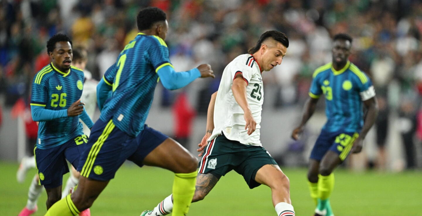 Acción de juego de la Selección Colombia frente a México en partido de preparación. 