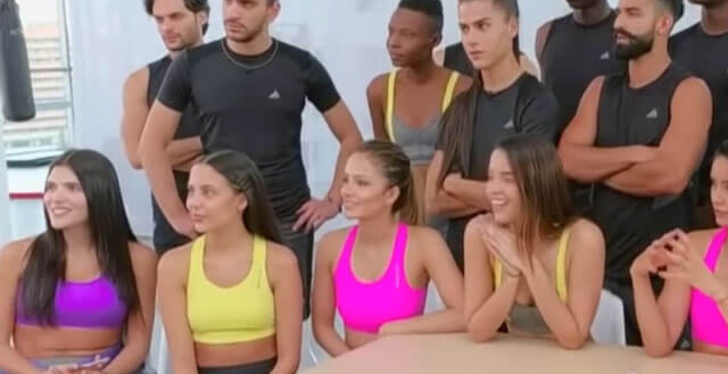 La Agencia, batalla de modelo / Tomada de Youtube.