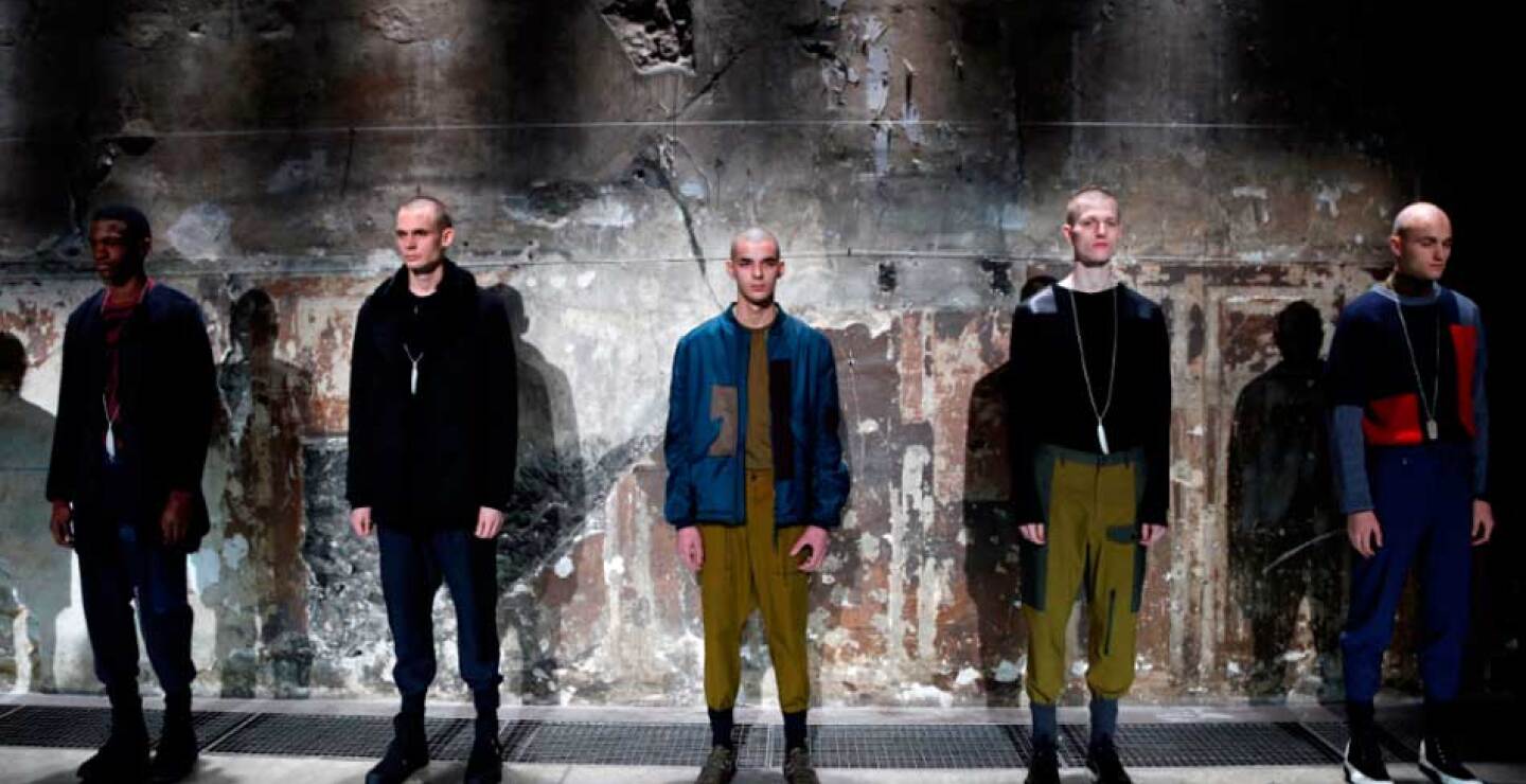 Raf Simons, que en octubre abandonó la dirección artística de la casa Dior, presentará la colección de su propia marca de moda masculina el miércoles.