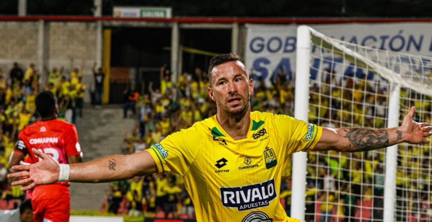 Luciano Pons en Bucaramanga vs. Fortaleza.