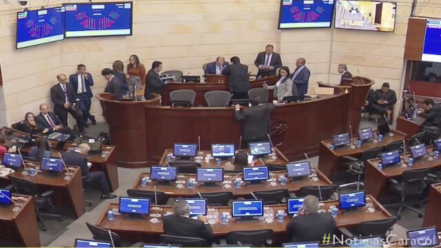 Representante del Centro Democrático propone reducir miembros del Congreso para impulsar la economía