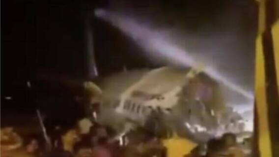 24396_Avión que se partió en dos en India / Foto:captura video 24396_Avión que se partió en dos en India / Foto:captura video