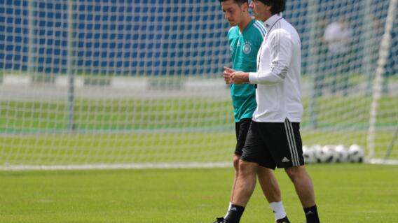 288585_lowozil_260918afpe.jpg