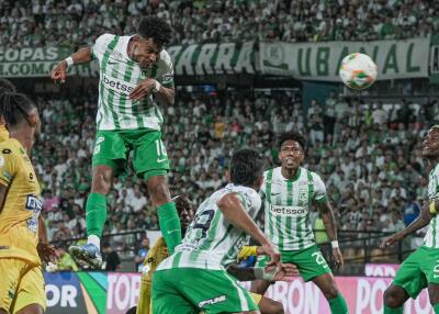 Acción de juego entre Nacional y Bucaramanga. Acción de juego entre Nacional y Bucaramanga.