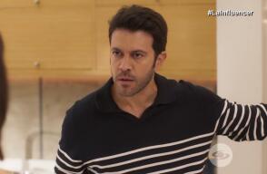 Salvador confronta a Avril por haber comprado la cadena de Pizzería Sarabia.