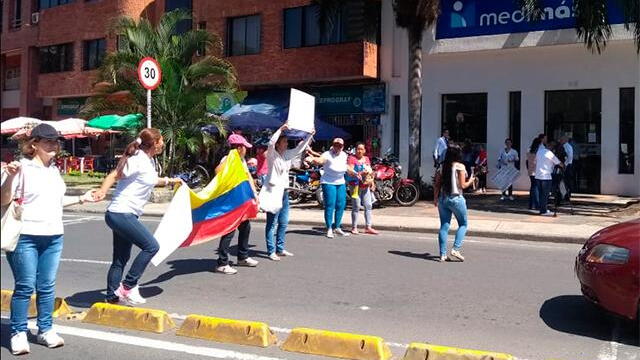 Plantón de usuarios de Medimás por falta de mejora en atención que, aseguran, atenta contra la vida