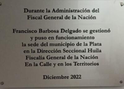 Placas exaltando la labor del fiscal Francisco Barbosa
