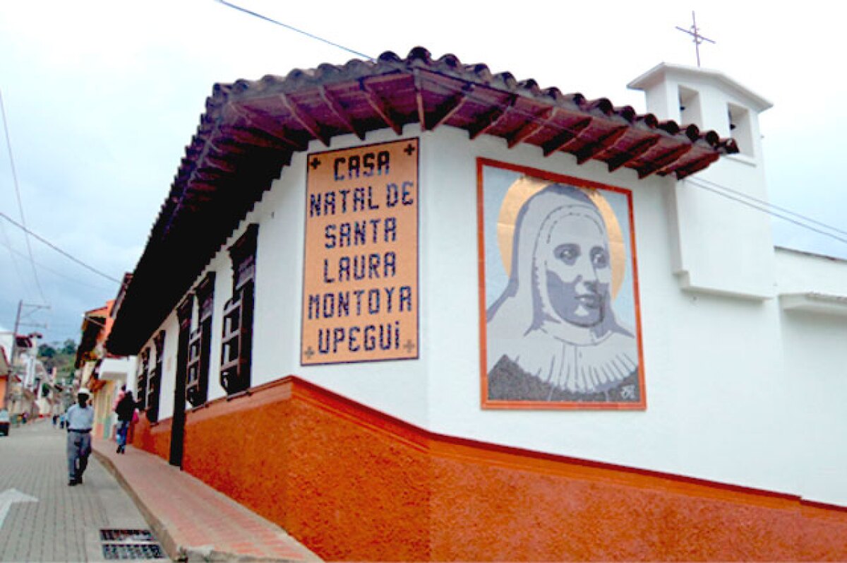 120715_madre-laura_0.jpg