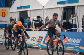 Luis Carlos Chía en la etapa 2 del Tour de Binzhou