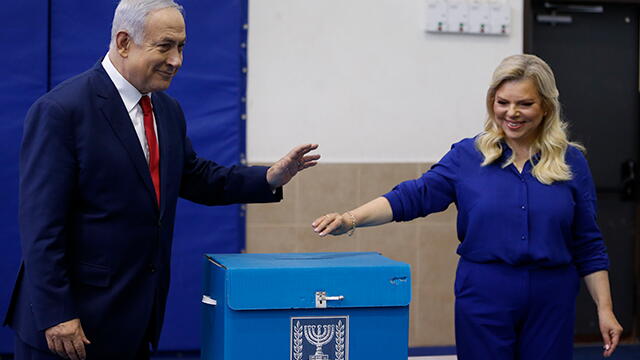 Cierran urnas en Israel, donde cuestionado Benjamin Netanyahu aspira a ser reelegido por quinta vez