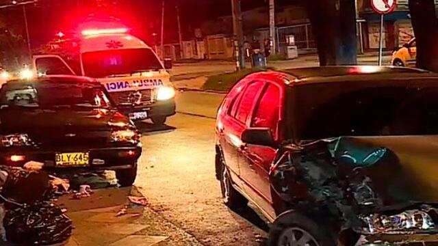 Carro, que al parecer excedía la velocidad, provocó aparatoso choque en Bogotá