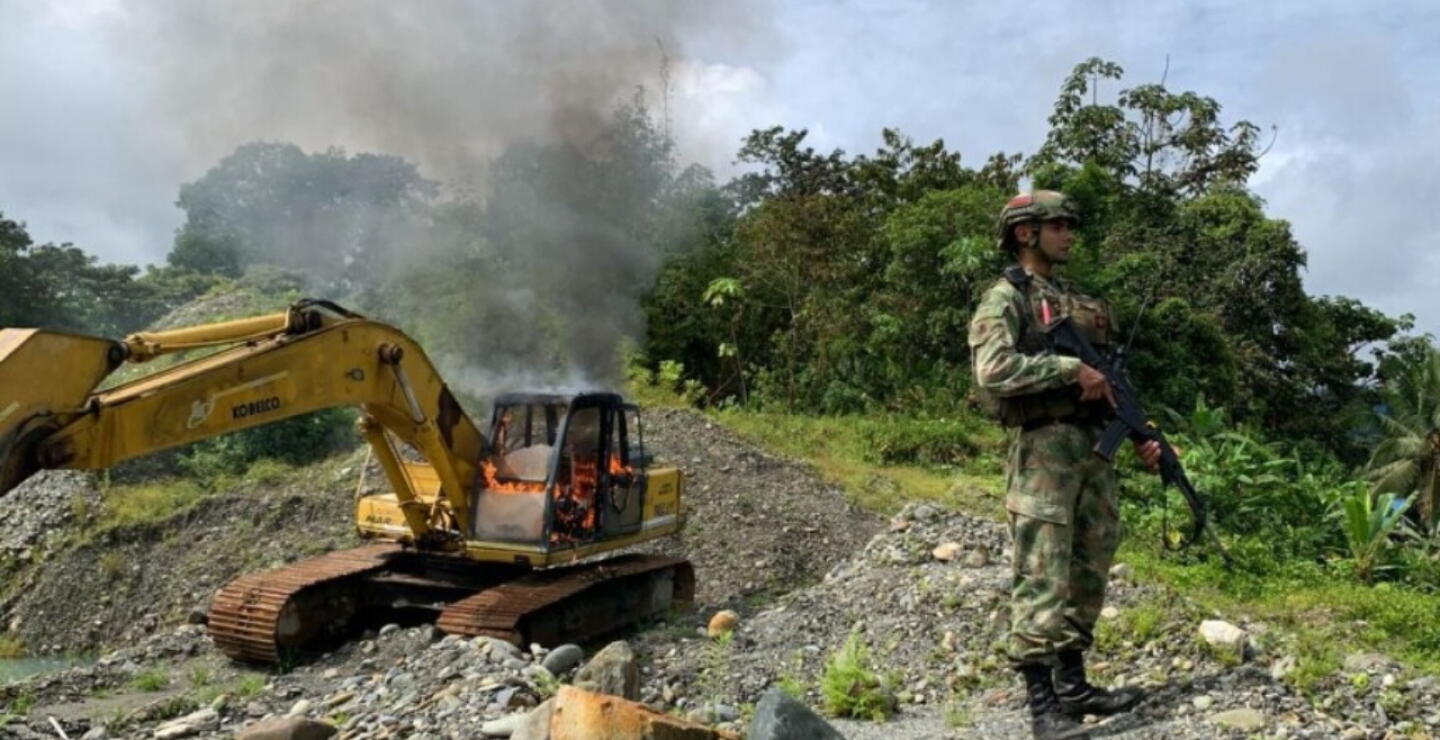 Maquinaria utilizada por disidencias Farc para minería ilegal fue destruida.jpeg
