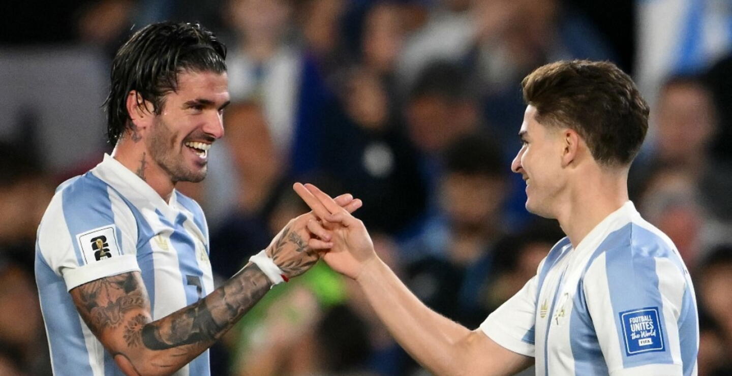 Rodrigo De Paul y Julián Álvarez, campeones del mundo con Argentina en Catar 2022.