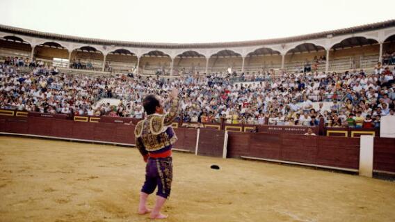 España vota por el fin de los enanos toreros España vota por el fin de los enanos toreros