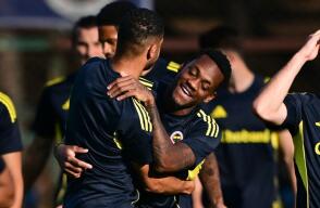 Jhon Durán en una de las sesiones de entrenamiento del Fenerbahçe.