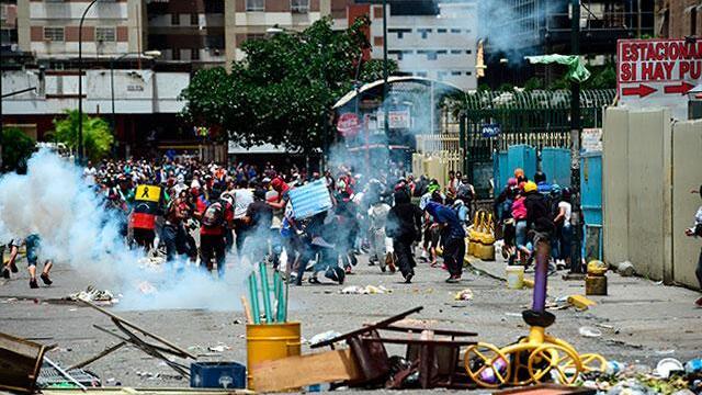 Dos jóvenes manifestantes mueren durante paro nacional en Venezuela