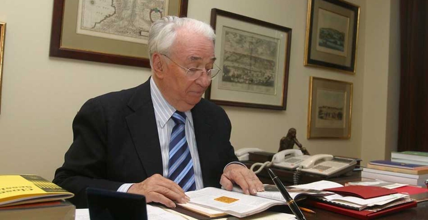 belisariobetancurfacetas_4_0.jpg