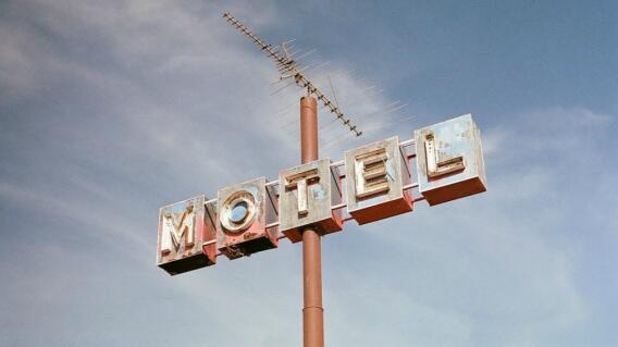 4221_La Kalle. Hombre atropella a su esposa y al amante frente a un motel / Foto: Pixabay 4221_La Kalle. Hombre atropella a su esposa y al amante frente a un motel / Foto: Pixabay