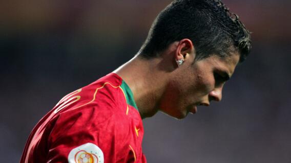 Cristiano Ronaldo, reconocido futbolista portugués. Cristiano Ronaldo, reconocido futbolista portugués.