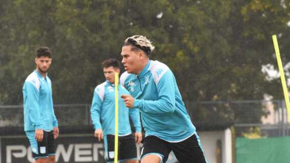 Juan Fernando Quintero en una de las sesiones de entrenamiento con Racing. Juan Fernando Quintero en una de las sesiones de entrenamiento con Racing.