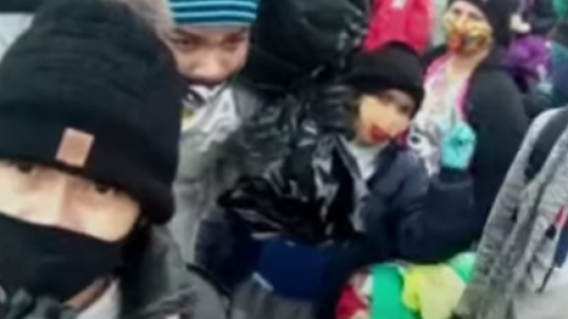 Sin techo ni comida, tomaron a sus niños y empezaron una caminata para volver a Sucre desde Bogotá