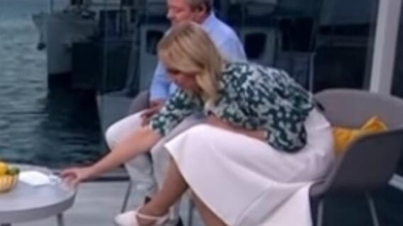 11286_Una presentadora noruega vomitó en vivo durante programa - La Kalle - YouTube: TV2 11286_Una presentadora noruega vomitó en vivo durante programa - La Kalle - YouTube: TV2