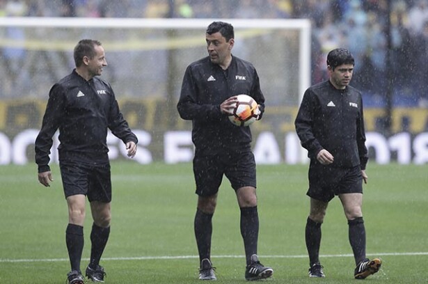 291296_arbitros_bocs_river_101118_afpe.jpg