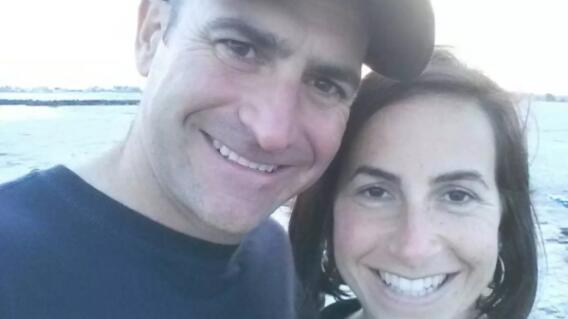 Mató a su esposa y luego se quitó la vida. Mató a su esposa y luego se quitó la vida.