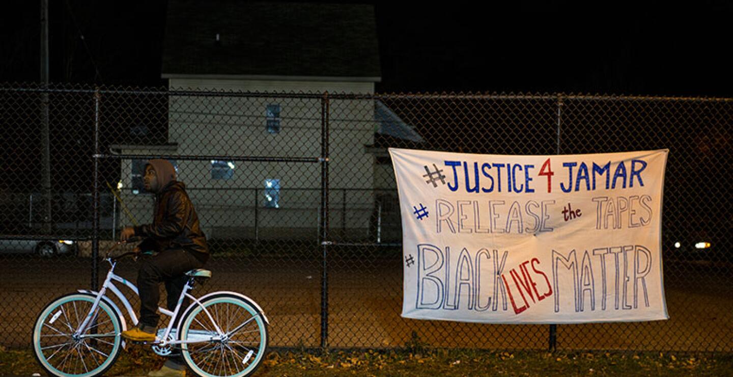 La organización Black Lives Matter Minneapolis prometió seguir su manifestaciones diarias para protestar por la muerte por disparos policiales de James Clark, de 24 años, de quien dijeron que estaba esposado cuando recibió un tiro en la cabeza el 15 de no