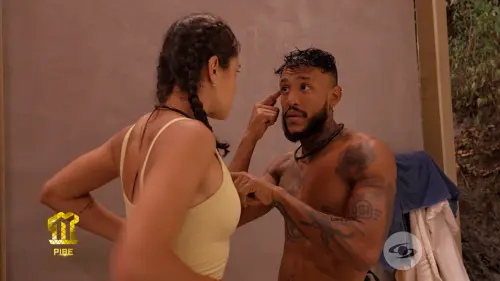 Jerry le reclama a Karolina