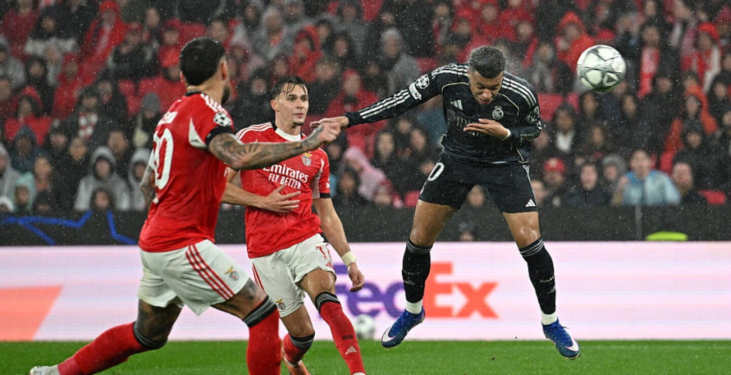 Benfica y Real Madrid se enfrentan por la ida de los 'play-offs' de la Champions League.