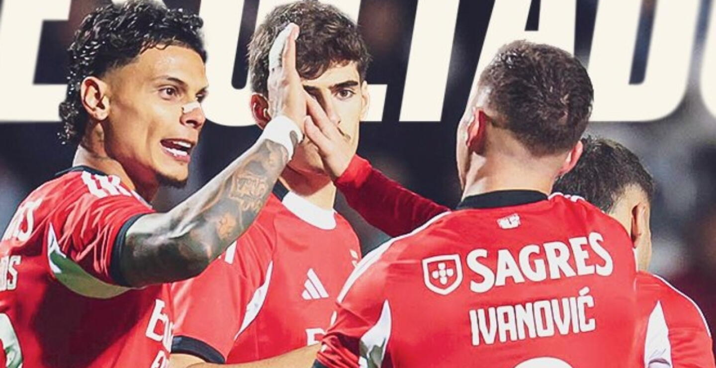 Richard Ríos festeja su gol con compañeros del Benfica en la Copa de Portugal.