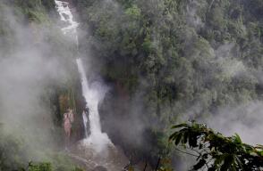 345498_Imagen parcial de la Cascada Haew Narok, que pertenece al Parque Nacional de Khao Yai en Tailandia - EFE