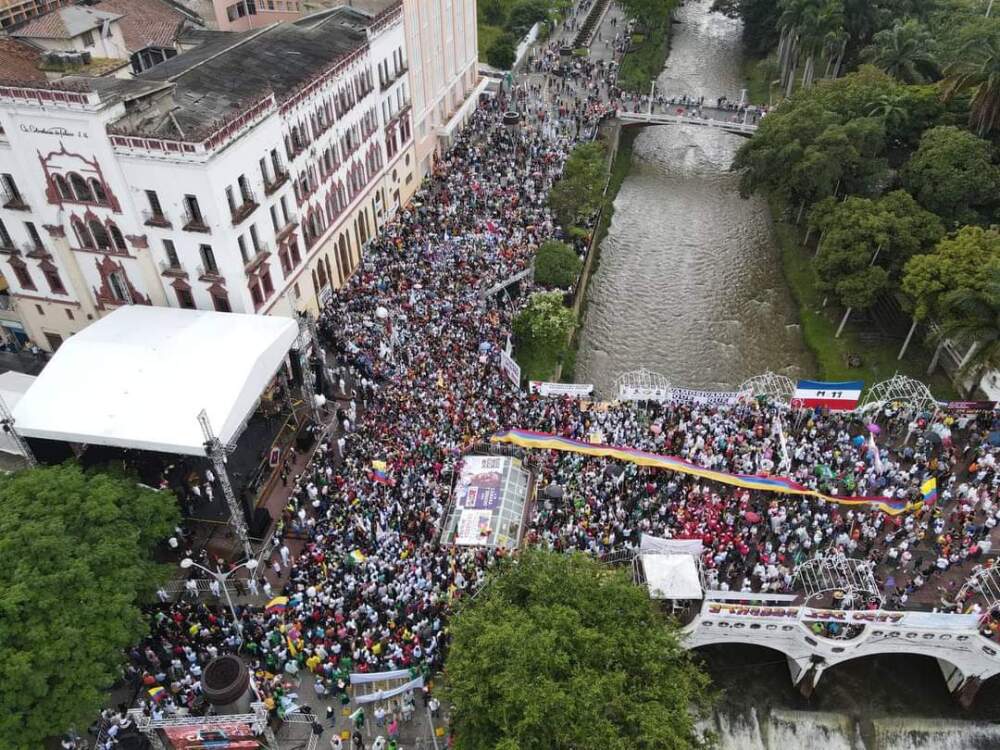 Pobrecita la Cabal": Gustavo Petro señaló a la senadora de sabotear su cierre de campaña en Cali | Pacífico | BluRadio