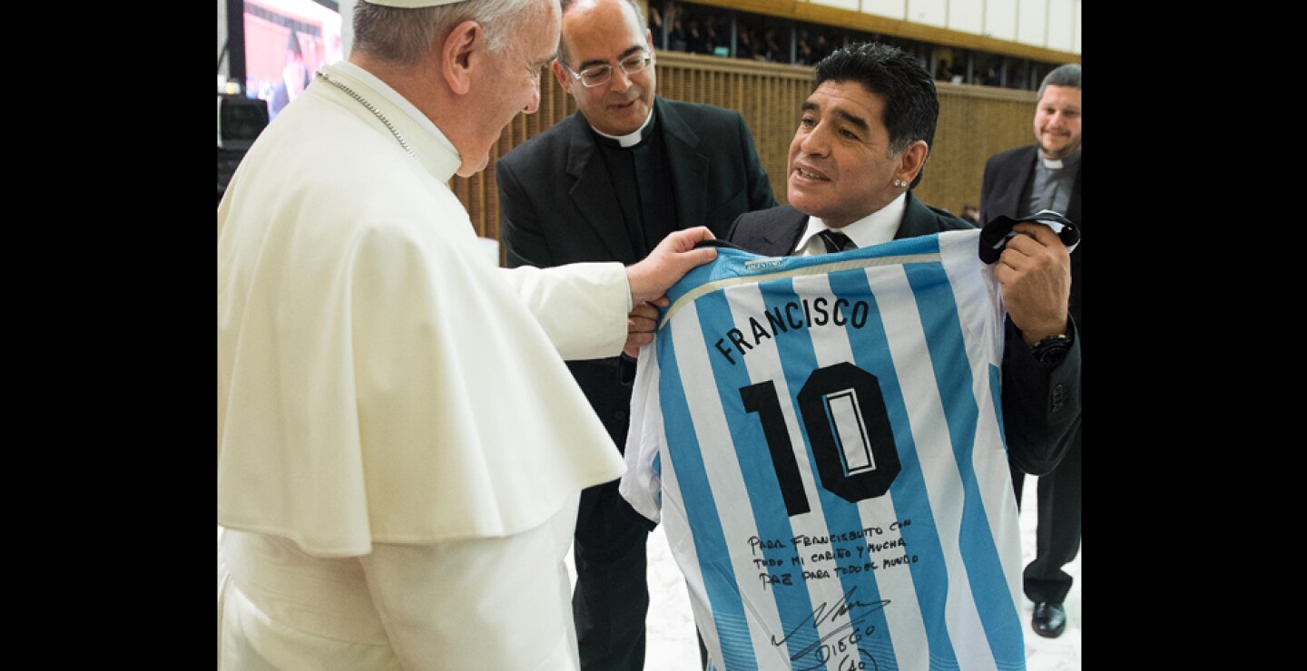 papa_francisco_futbol_ap_1.jpg