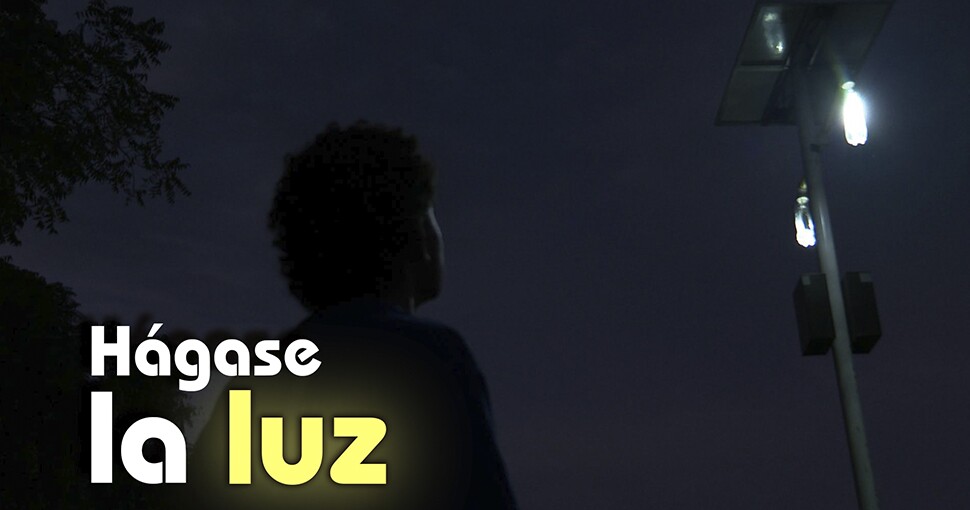 La magia de la luz de Camilo Herrera para apagar la oscuridad y la pobreza