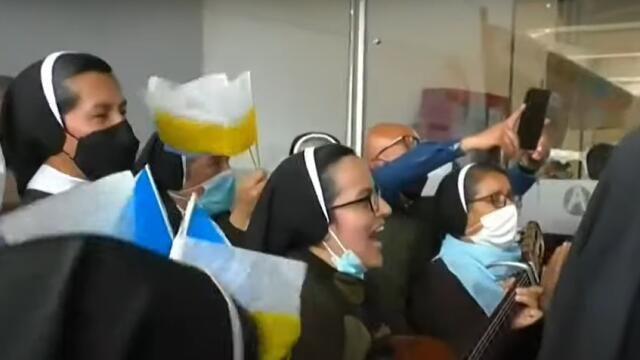 Hermana Gloria Cecilia Narváez llegó a su tierra, fue recibida con alegría y jolgorio Hermana Gloria Cecilia Narváez llegó a su tierra, fue recibida con alegría y jolgorio