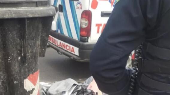 Hallan cadáver en Kennedy, sur de Bogotá, estaba en medio de dos canecas de basura Hallan cadáver en Kennedy, sur de Bogotá, estaba en medio de dos canecas de basura