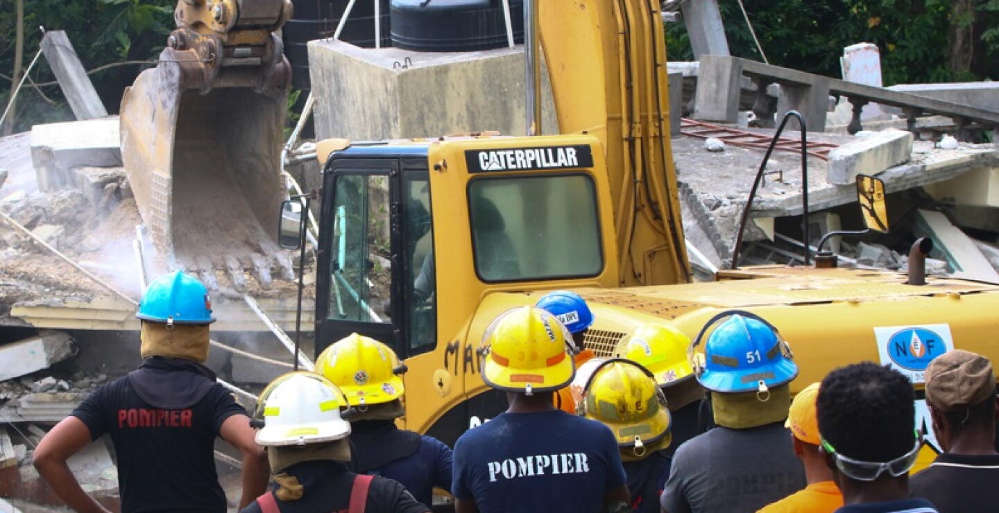 Llegan las ayudas humanitarias para Haití tras devastador sismo en el que murieron 1.300 personas