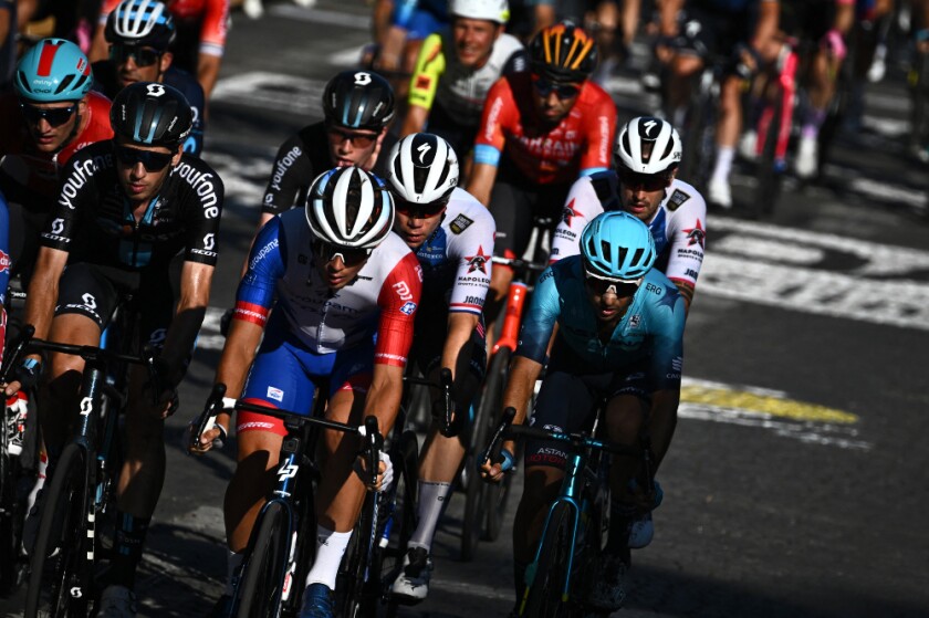 Acción de carrera del pelotón, en la etapa 21 del Tour de Francia