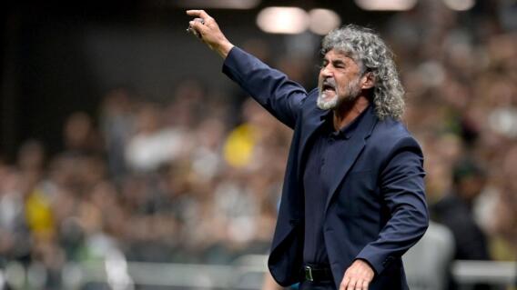 Leonel Álvarez actualmente dirige al Atlético Bucaramanga. 